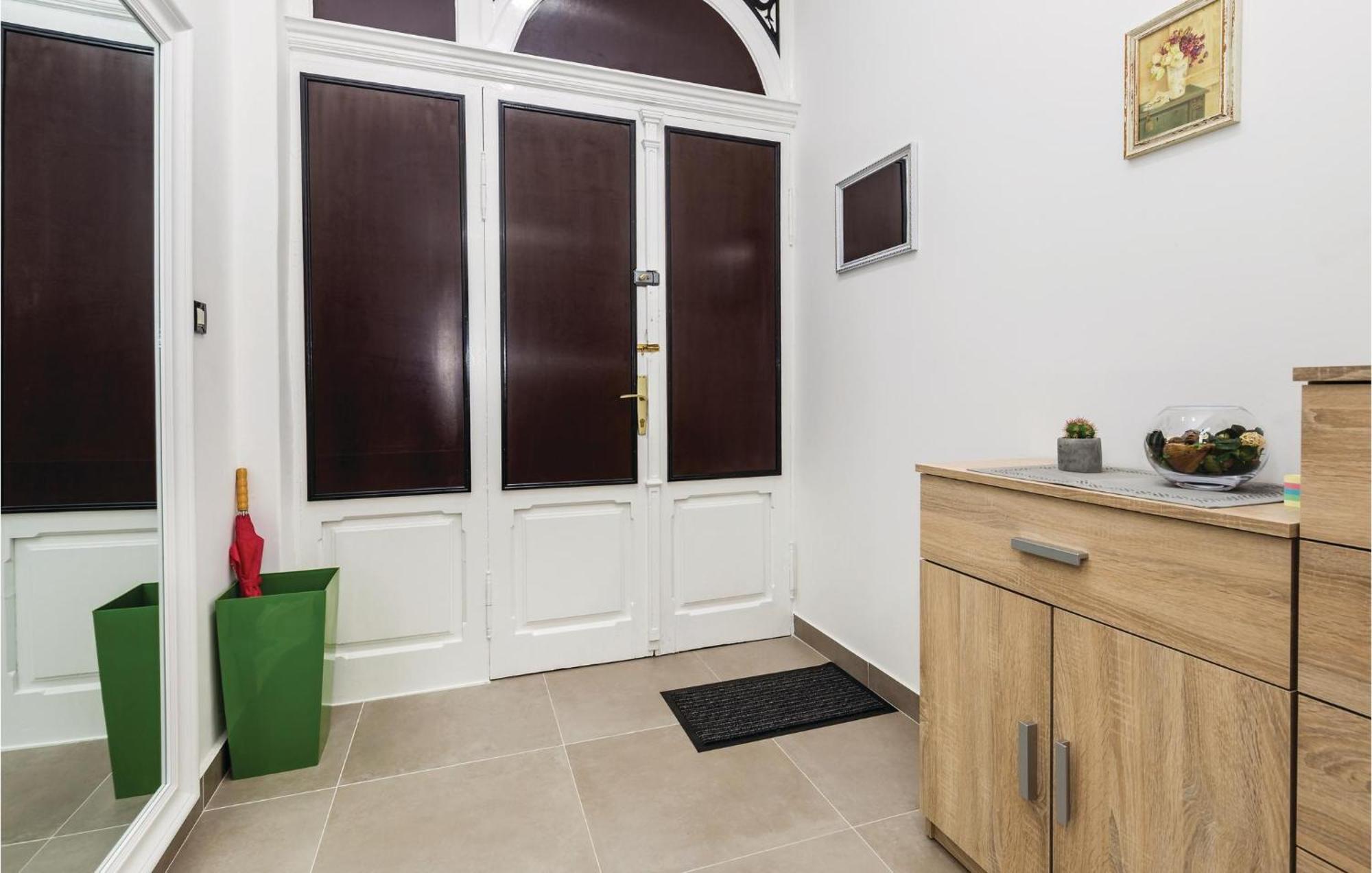 Amazing Apartment In Rijeka With Wifi Luaran gambar