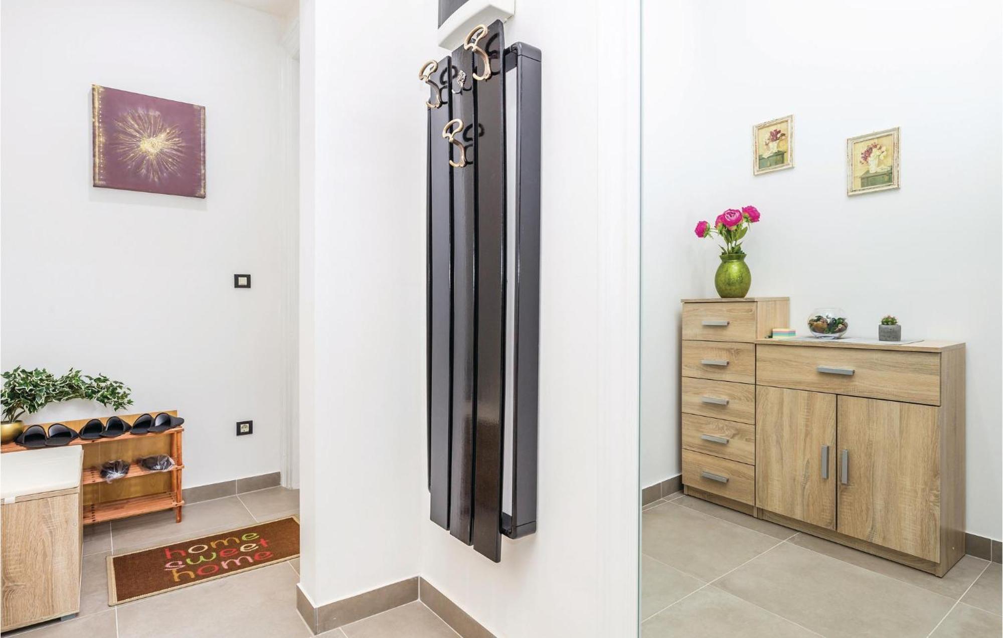 Amazing Apartment In Rijeka With Wifi Luaran gambar