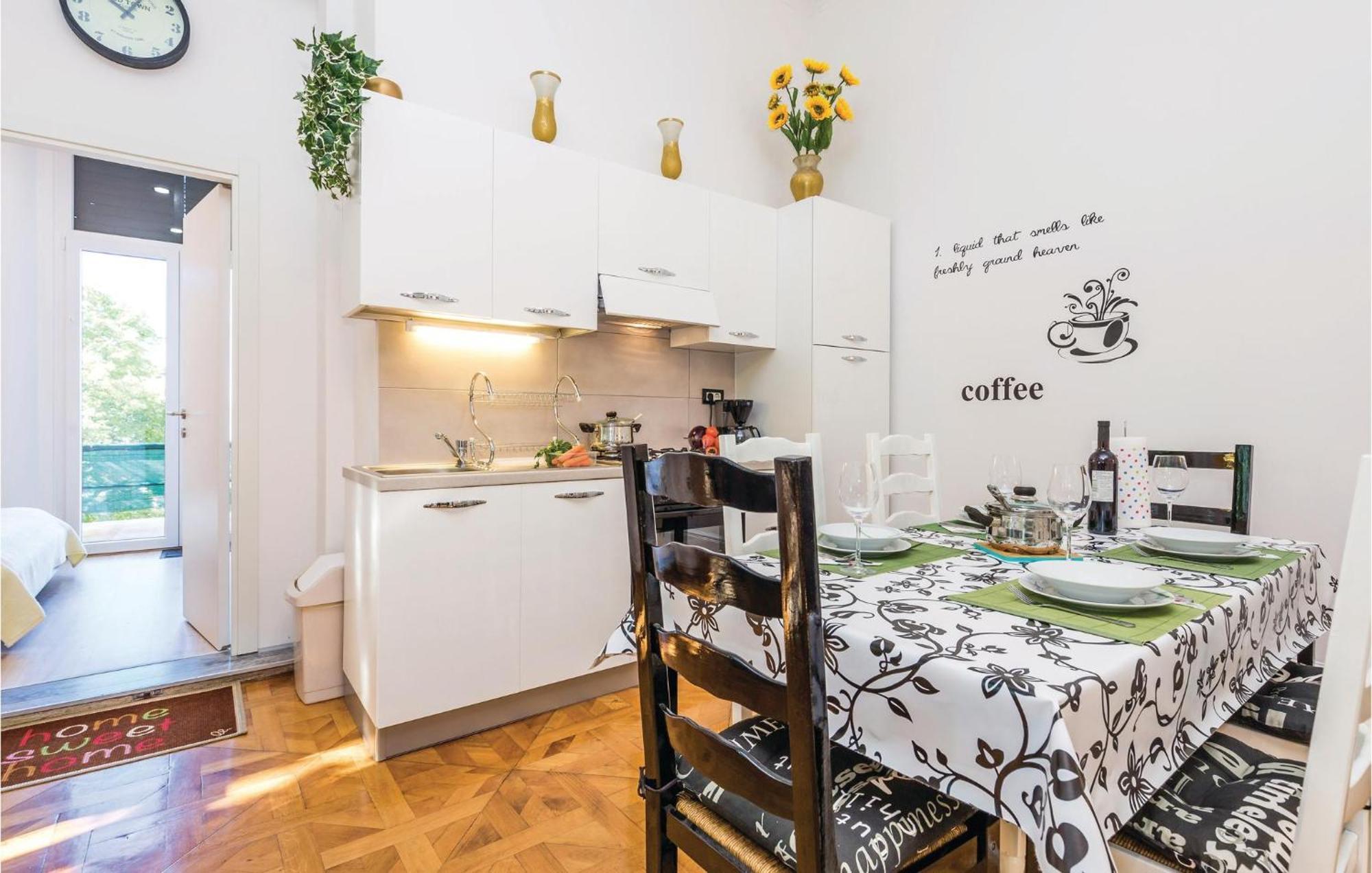 Amazing Apartment In Rijeka With Wifi Luaran gambar