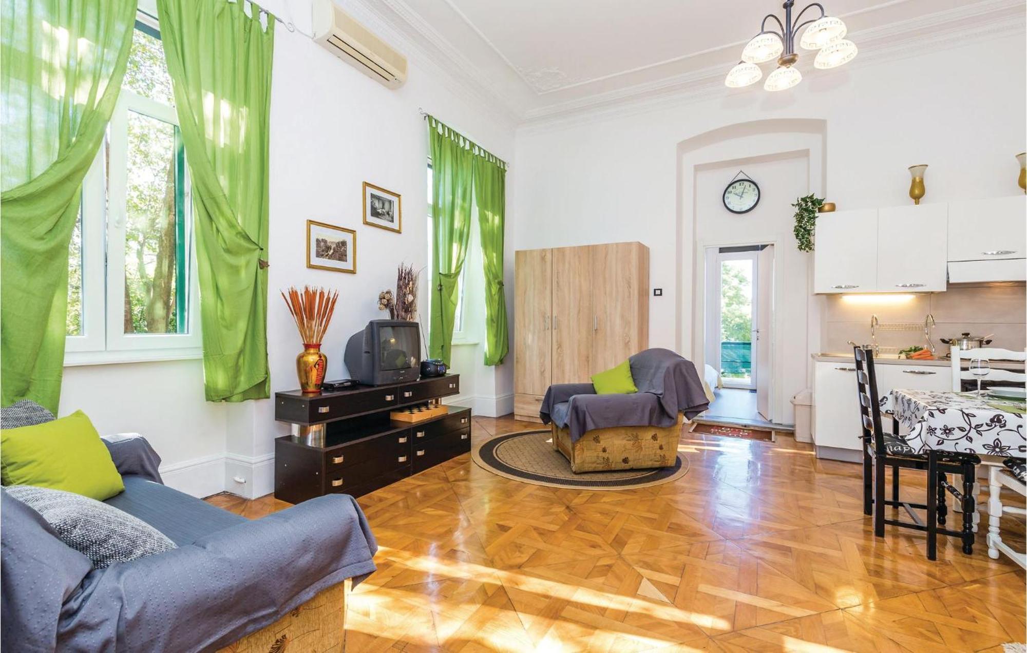 Amazing Apartment In Rijeka With Wifi Luaran gambar