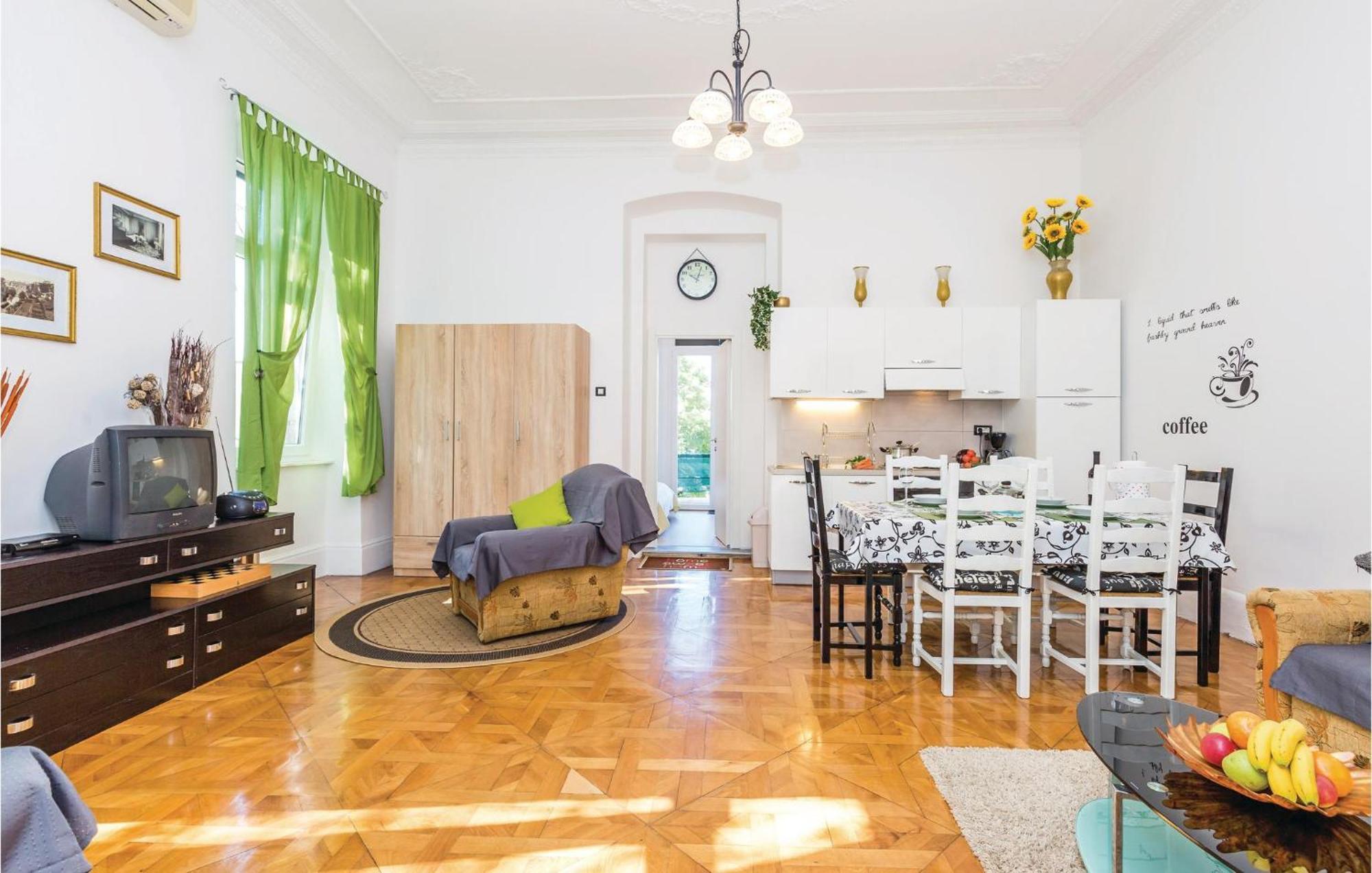 Amazing Apartment In Rijeka With Wifi Luaran gambar
