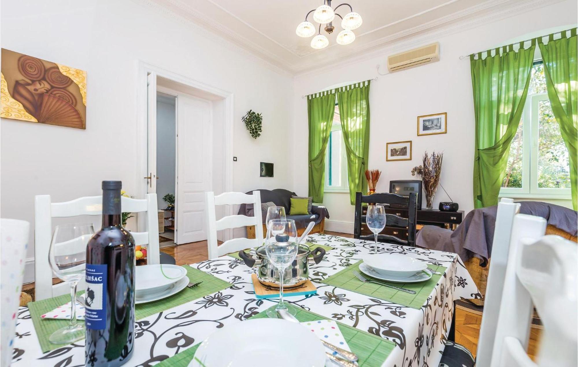 Amazing Apartment In Rijeka With Wifi Luaran gambar
