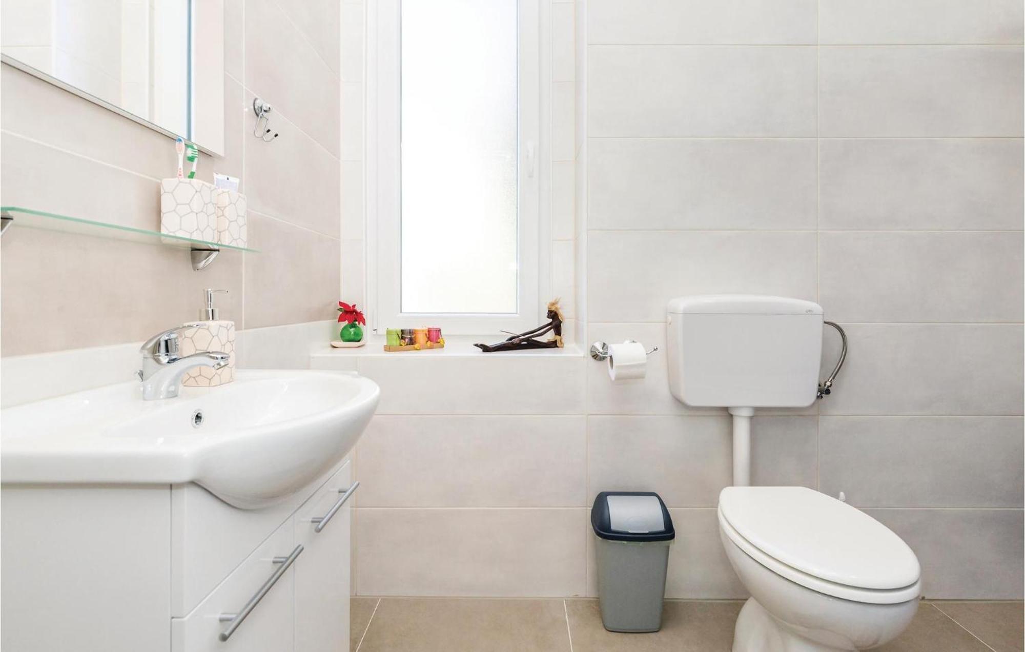 Amazing Apartment In Rijeka With Wifi Luaran gambar
